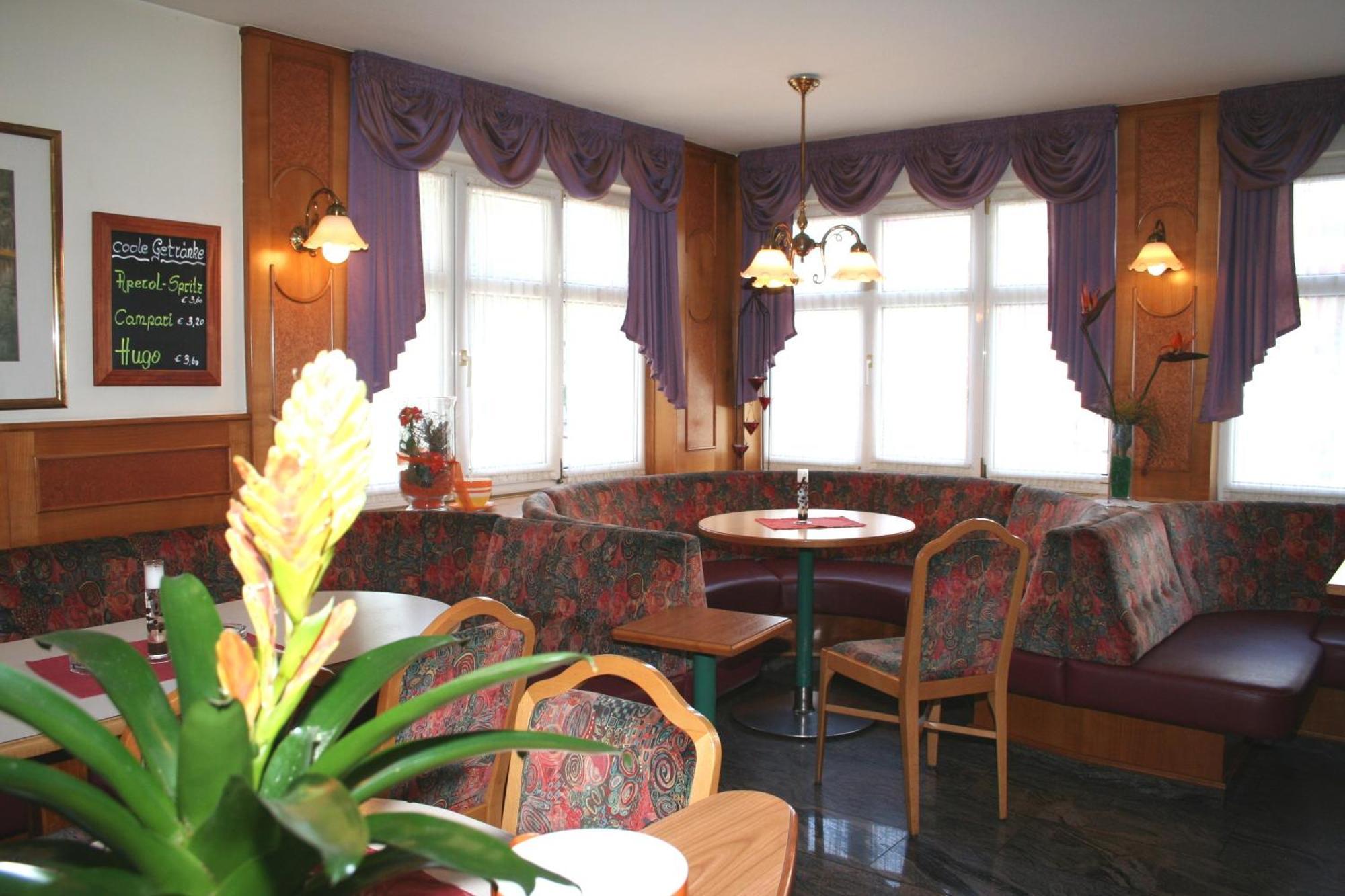 Hotel Cafe Lorenz Hohenems Ngoại thất bức ảnh