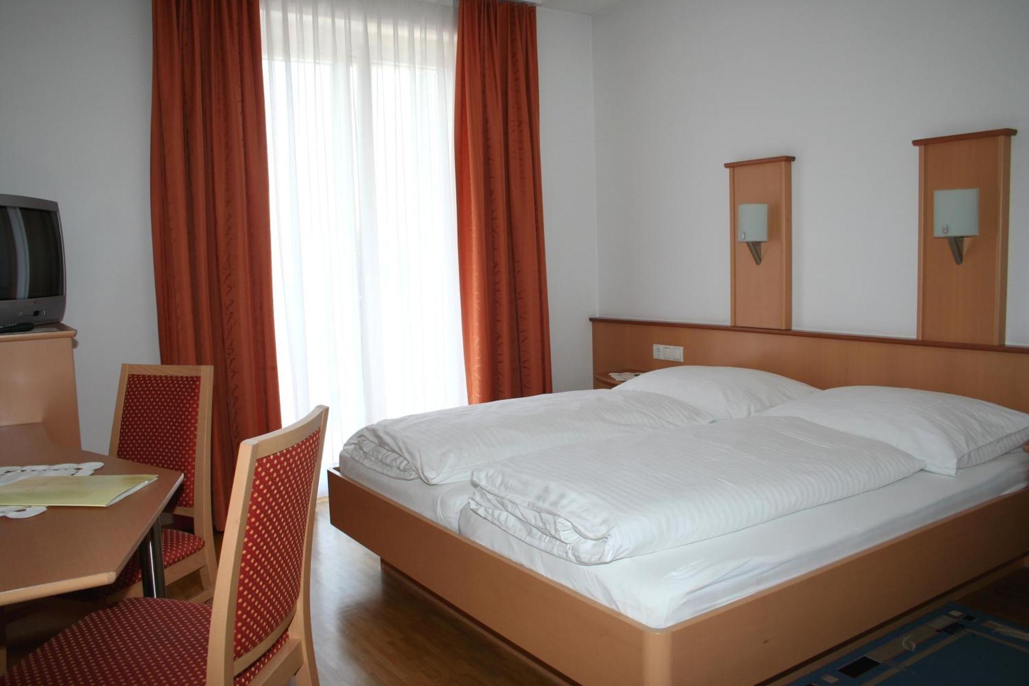Hotel Cafe Lorenz Hohenems Ngoại thất bức ảnh