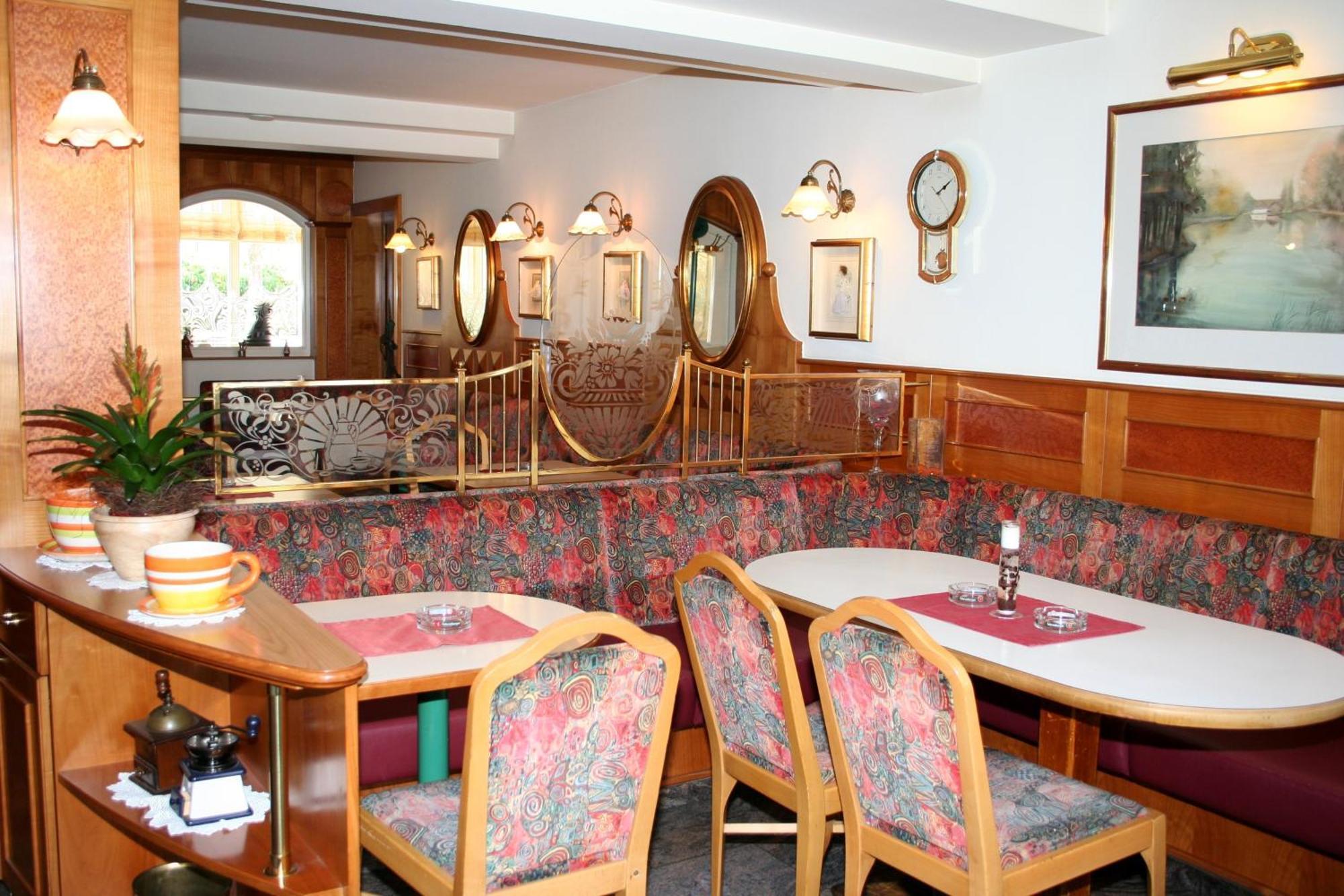 Hotel Cafe Lorenz Hohenems Ngoại thất bức ảnh