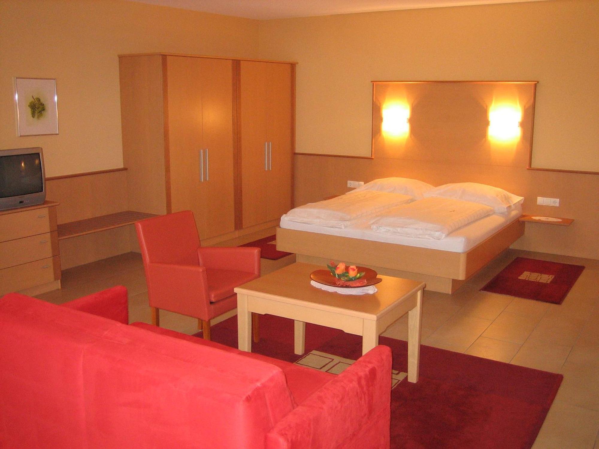 Hotel Cafe Lorenz Hohenems Ngoại thất bức ảnh