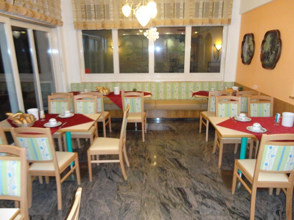 Hotel Cafe Lorenz Hohenems Ngoại thất bức ảnh