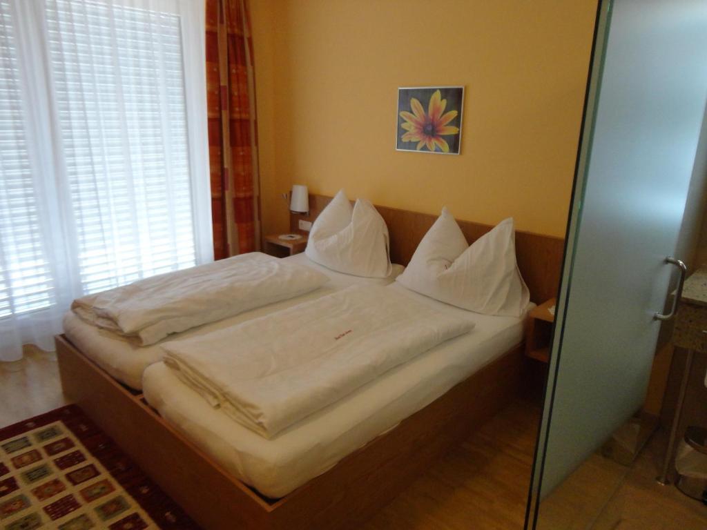 Hotel Cafe Lorenz Hohenems Phòng bức ảnh