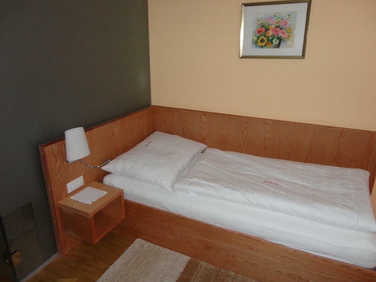 Hotel Cafe Lorenz Hohenems Ngoại thất bức ảnh